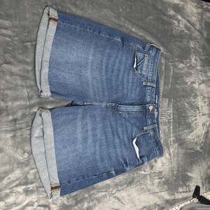 Old Navy O.G. Straight Denim Bermuda Shorts Women's Size 14 Dark Wash